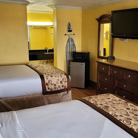Americas Best Value Inn Frost Bank Center San Antonio Exterior foto