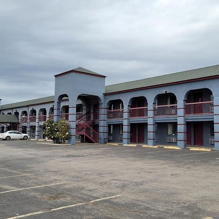 Americas Best Value Inn Frost Bank Center San Antonio Exterior foto